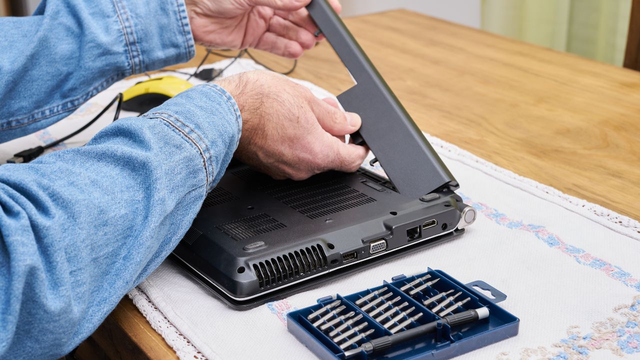 Impressive characteristics of the Genuine HP LK03XL Battery by HP-BATTERY